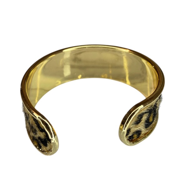 🍬7 for $15🍬 Gold tone Cheetah Print Cuff Bracelet CC - Picture 8 of 9